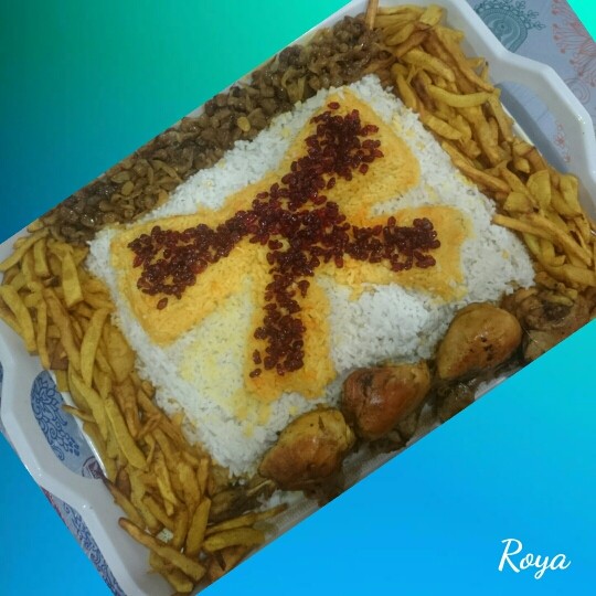 عکس برنج با مرغ سرخ شده و مخلفات 