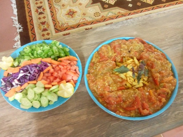 عکس سالاد فصل و بادمجان کبابی و گوجه سرخ شده