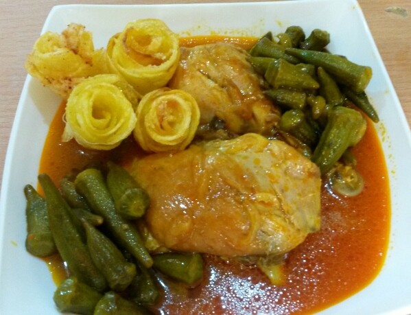 عکس خوراک مرغ و بامیه