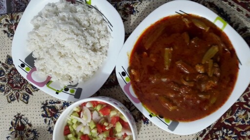 خورش بامیه،برنج دمپخت و سالاد شیرازی
