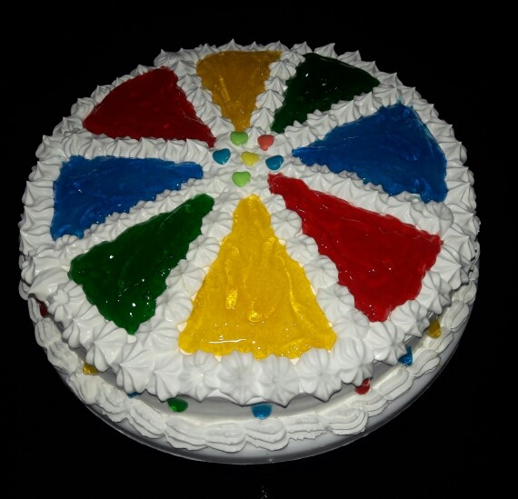 عکس کیک تولد با تزیین خامه وبریلو