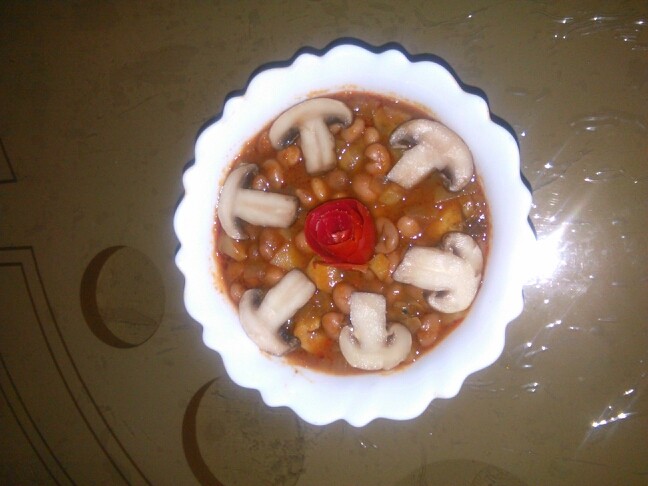 خوراک لوبیا چیتی با قارچ 