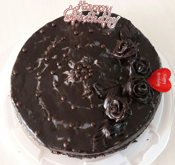 عکس کیک خیس شکلاتی  با رویه ی موکا