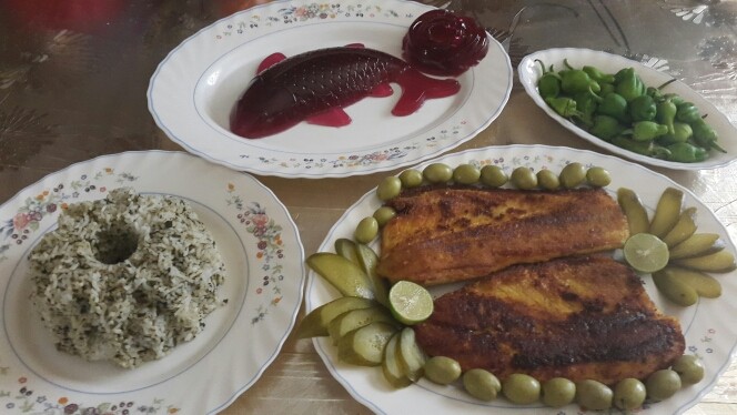 عکس سبزی پلو با ماهی همراه ژله انار