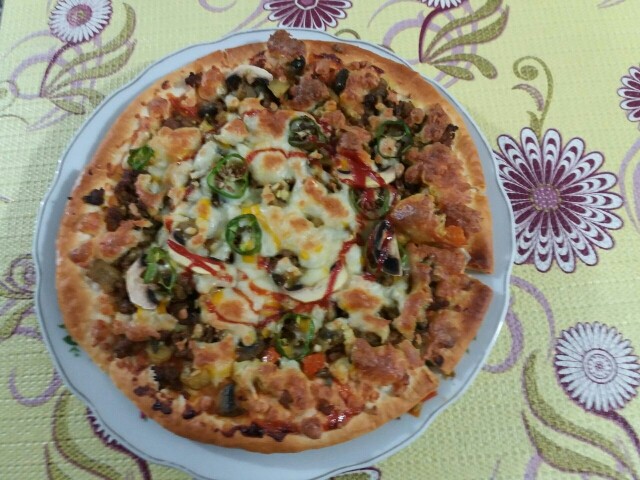 عکس پیتزا قارچ و گوشت