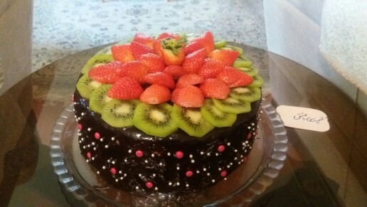 کیک شکلاتی با میوه