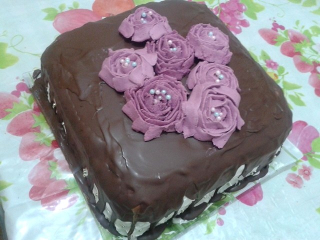 عکس کیک اسفنجی با رویه شکلات 