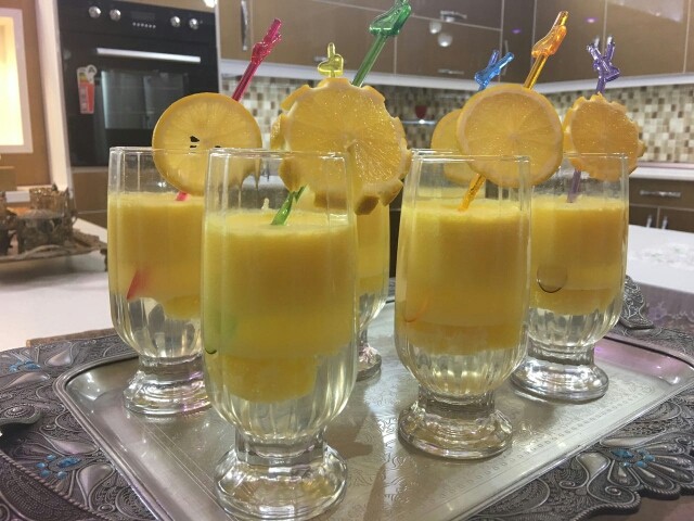 عکس اسموتی پرتقال با آب پرتقال، ماست و شیر