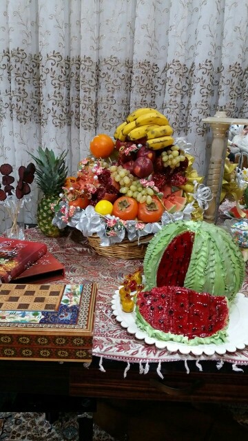 عکس میز شب چله 