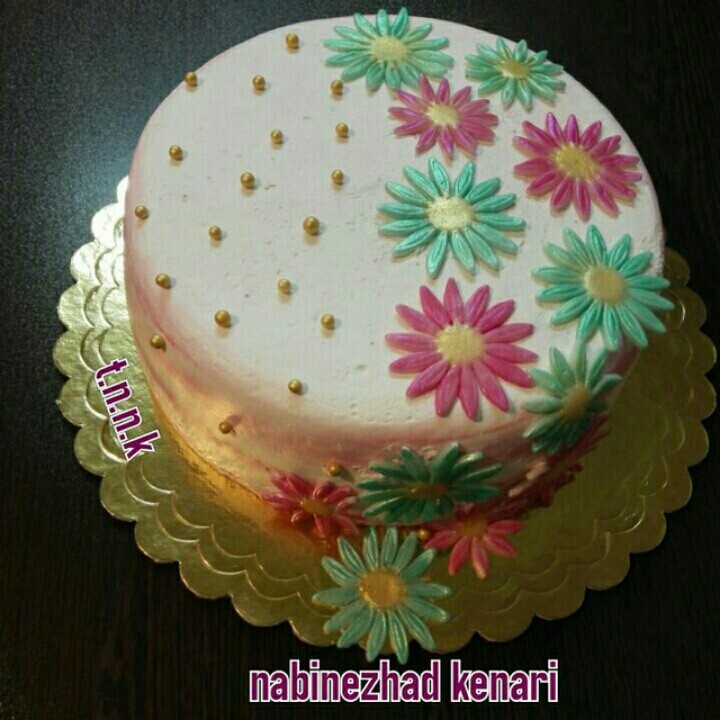 کیک خامه ایی,با گلهای فندات 