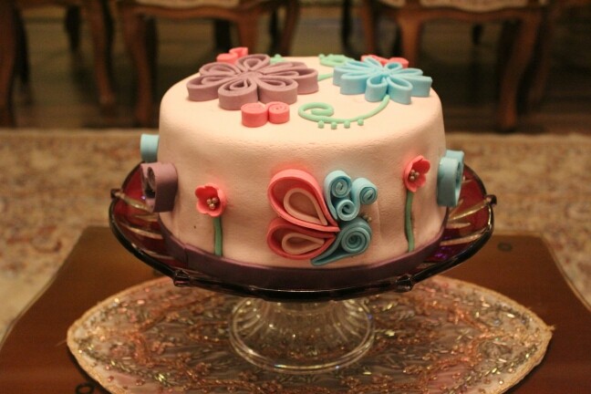 کیک تولد با تزیین فوندانت