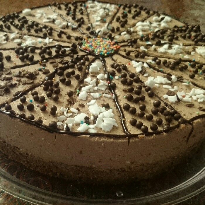 عکس چیز کیک شکلاتی با پایه کیک 
