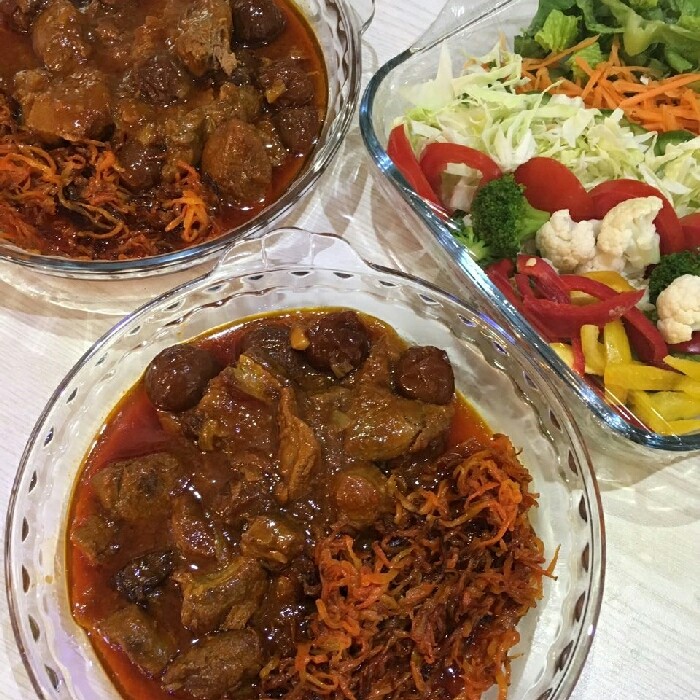 عکس خورشت هویج و سالاد فصل