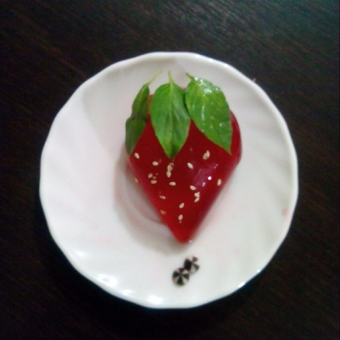 ژله توت فرنگی ژاپنی