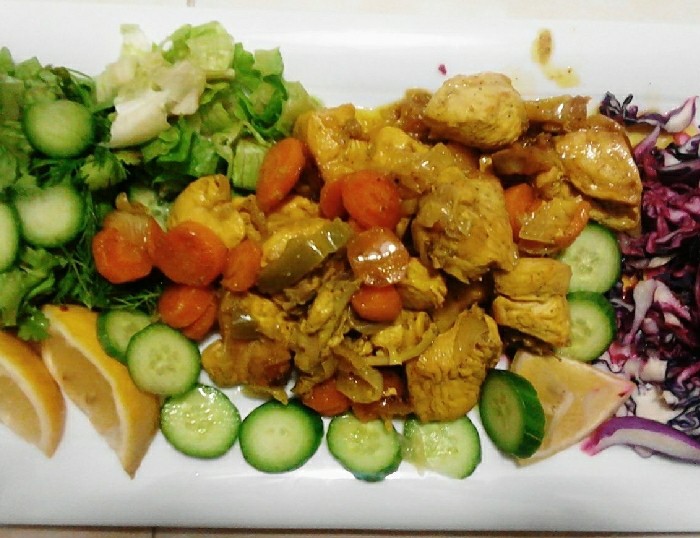 عکس خوراک مرغ و سبزیجات