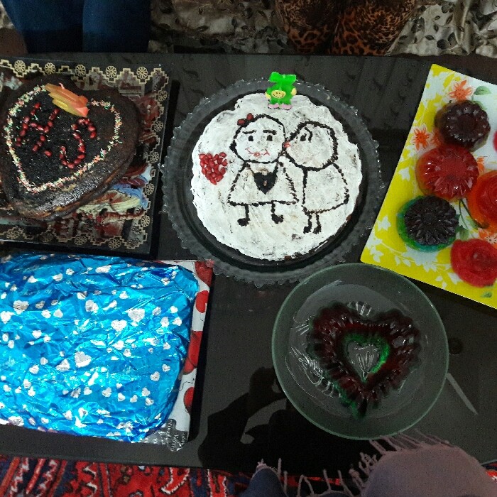 کیک توت فرنگی و کیک کاکائویی به شکل قلب
و انواع ژله میوه ای