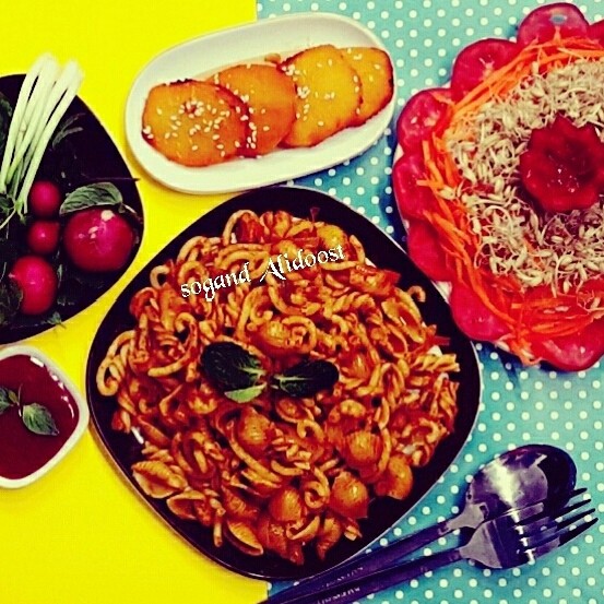 عکس اسپاگتی با میگو و گوجه 