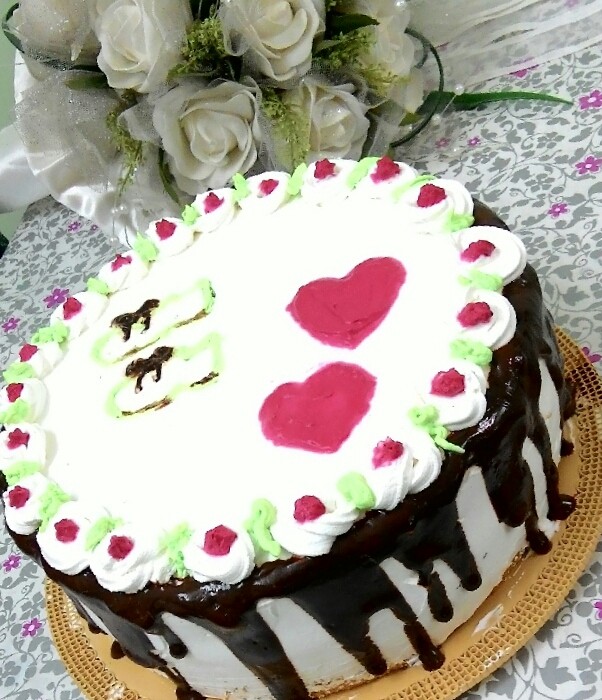 عکس جشن ولنتاین و جشن قدم برای دخترگلم بایک  کیک