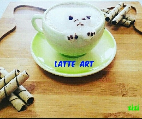 عکس تزیین قهوه با شیر 