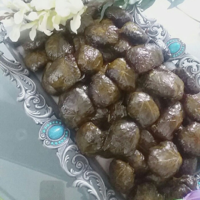عکس دلمه برگ مو با مرغ