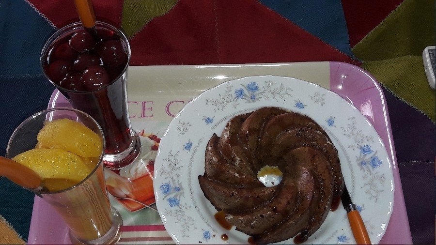 عکس کیک با شیره انگور و کمپوت سیب و گیلاس به به