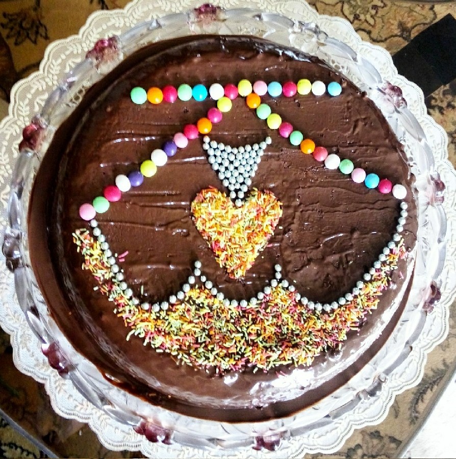کیک اسفنجی با روکش شکلات
