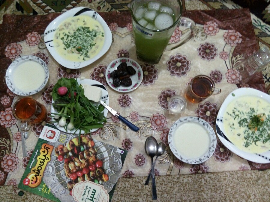 عکس افطار اولین روز ماه مبارک رمضان
فرنی. سوپ جو.شربت نعنا(خنک و بهاری)