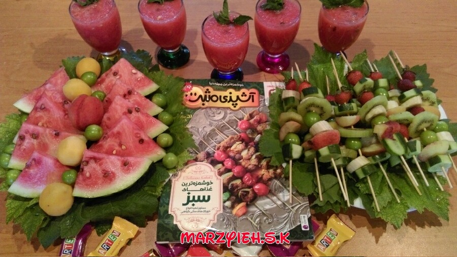 عکس ?سلام به همه دوستان بامحبت?عصرونه میوه سیخی (موردعلاقه بچه ها)،هندوانه،اسموتی هندوانه ونعناع تازه?