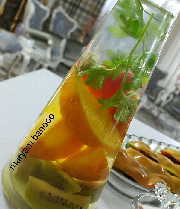 عکس آب دتوکسیفیه