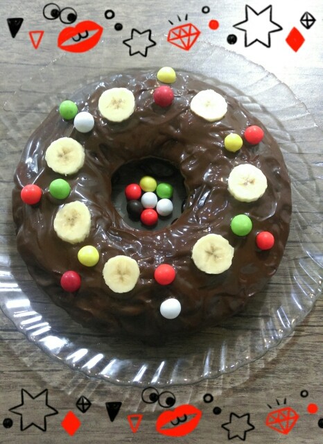 عکس کیک موزي با روکش خامه و شکلات