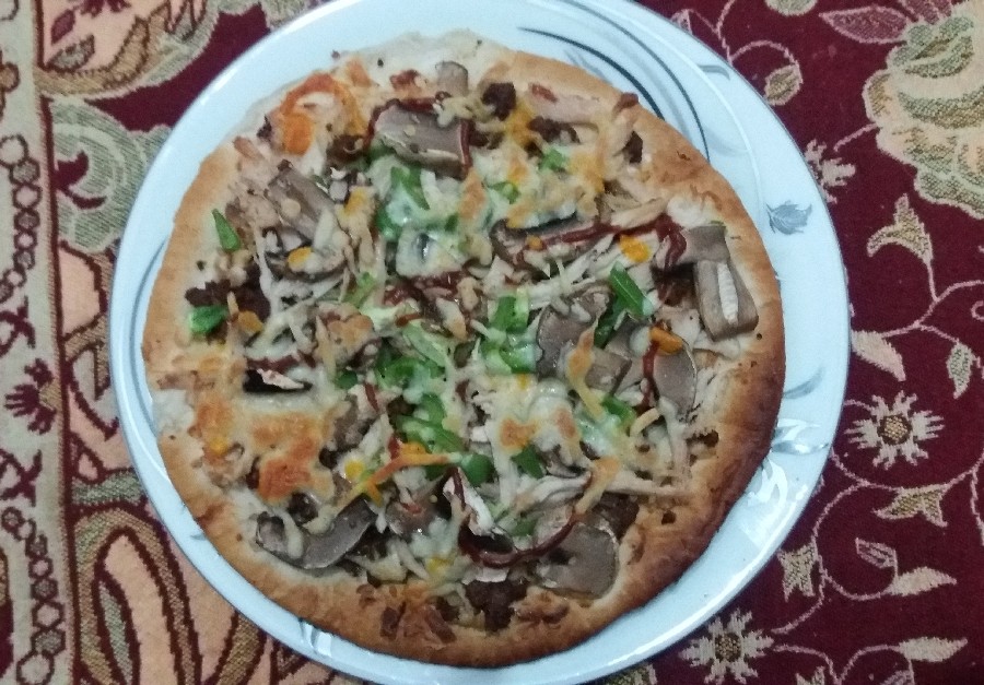عکس پیتزای قارچ و گوشت