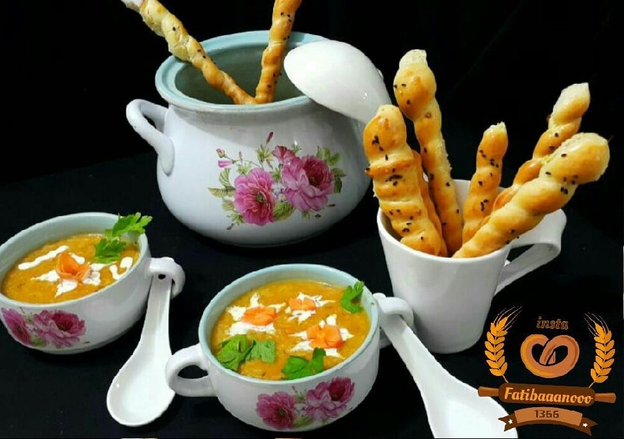 عکس سوپ خوشمزه با نان جادویی سوپی 