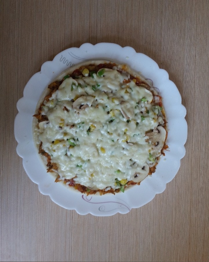 عکس پیتزا قارچ و مرغ و پنیر