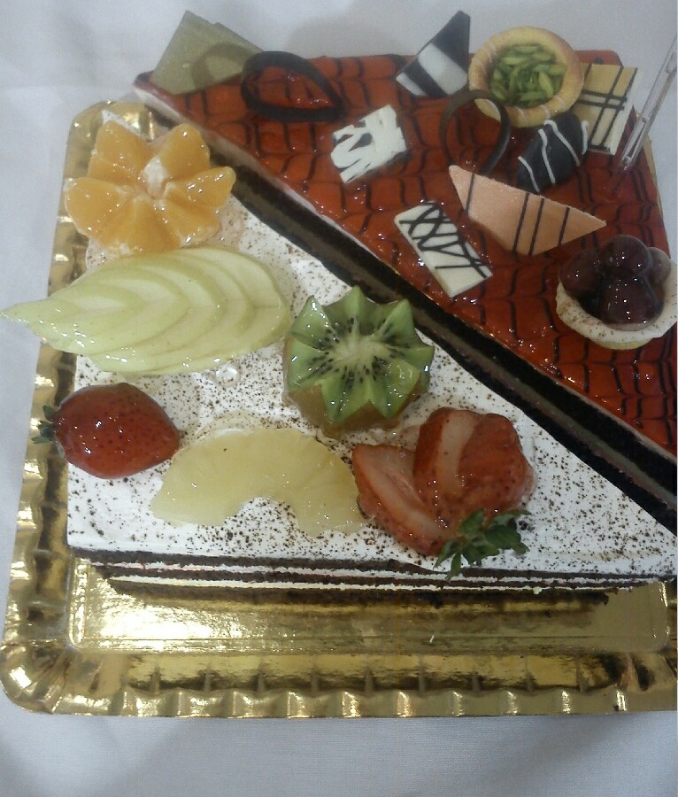 عکس کیک شکلاتی با میوه 