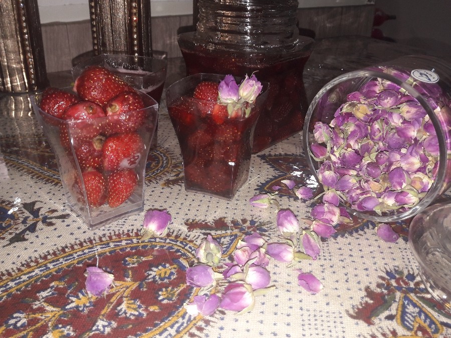 عکس مربا توت فرنگی