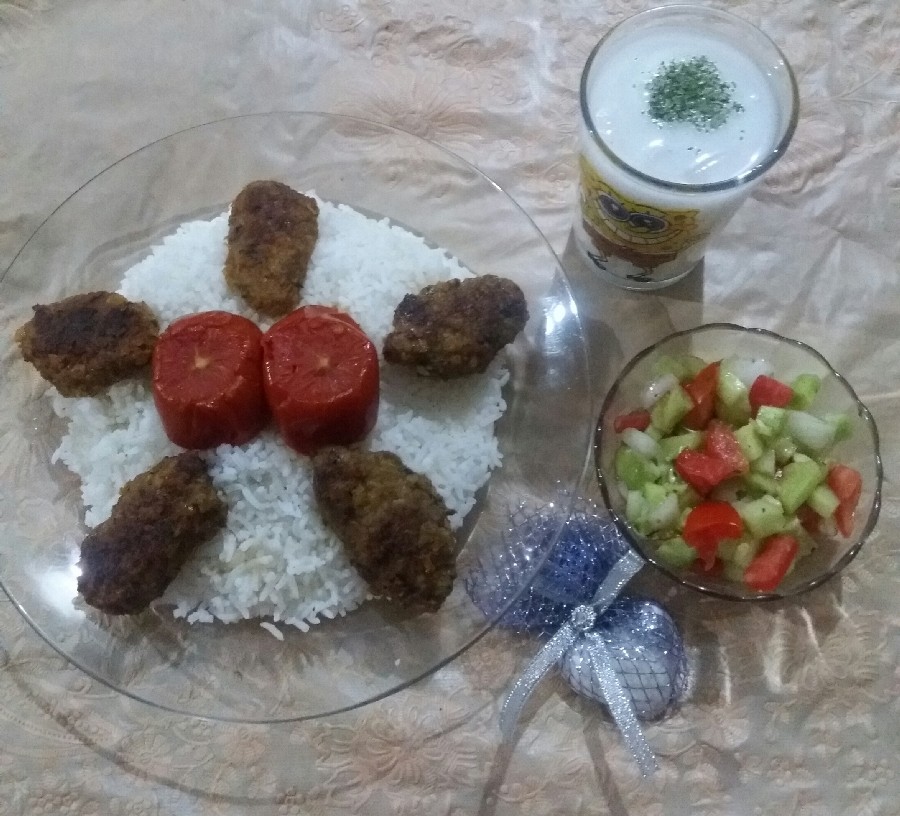 سلام دوستای عزیزم .کباب تابه ای وسالاد شیرازی برای پسر گلم درست کردم برای نهار?