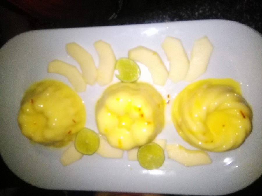 عکس پودینگ زعفرونی