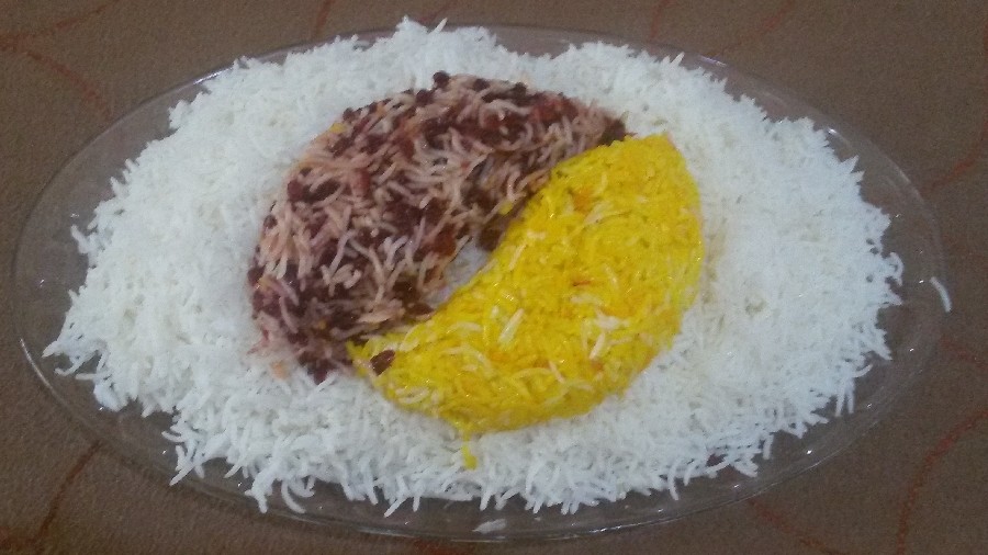 تزیین برنج با زعفران و زرشک