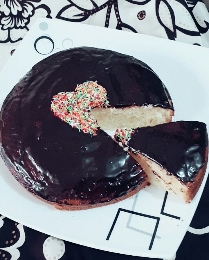 عکس کیک قابلمه ای با روکش سس شکلات 