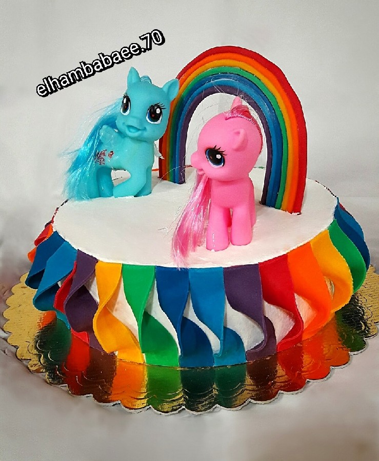 عکس کیک تولد دخترم کیک با روکش خامه و تزیین فوندانت