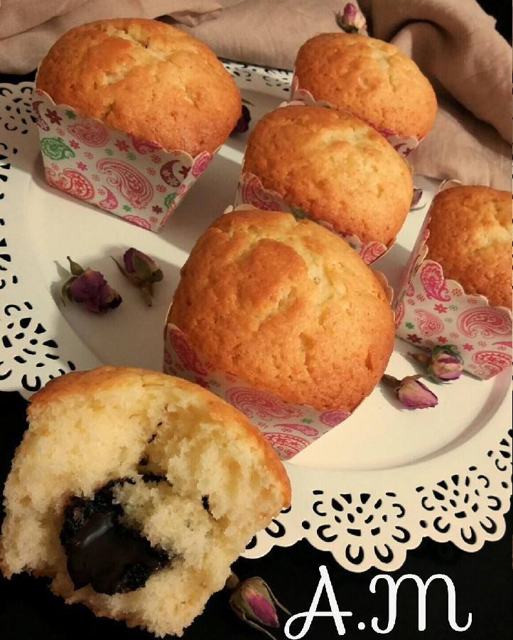 عکس کاپ کیک جادویی با مغز شکلات