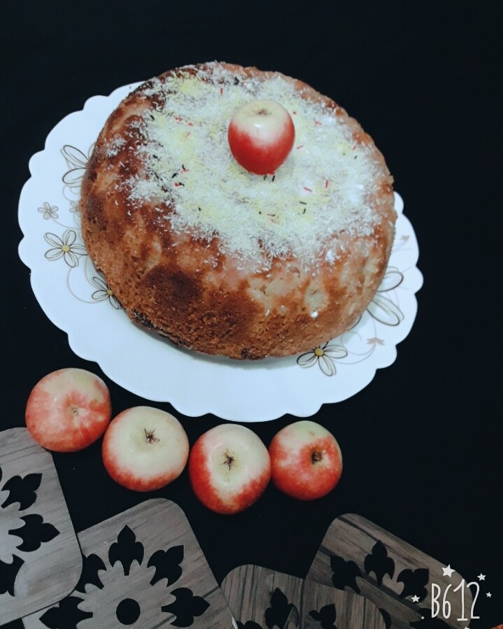 کیک سیب و دارچین....خیلی خوش عطر و مطبوع
ممنون از اینکه کارهای منو دنبال میکنید????