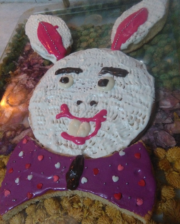 عکس کیک شیفون به شکل خرگوش با استفاده از دو دایره 