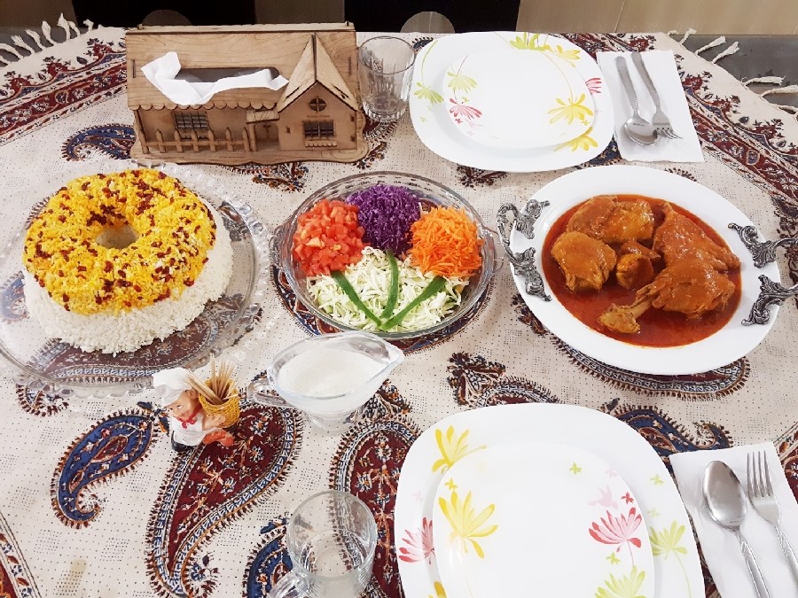 عکس زرشک پلو مرغ سالاد