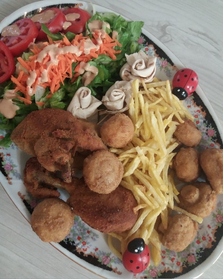 عکس مرغ سوخاری،قارچ سوخاری و سیب زمینی خلالی