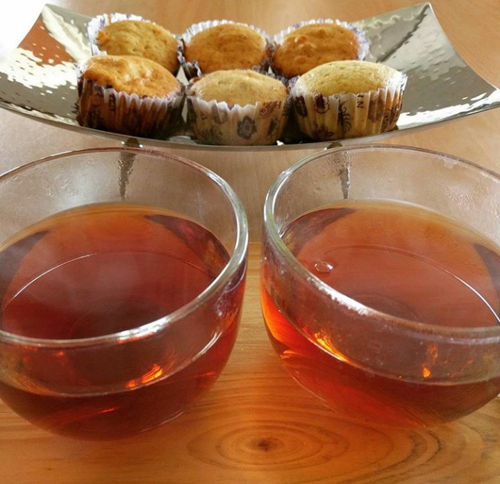 عکس کاپ کیک و چای دارچینی
