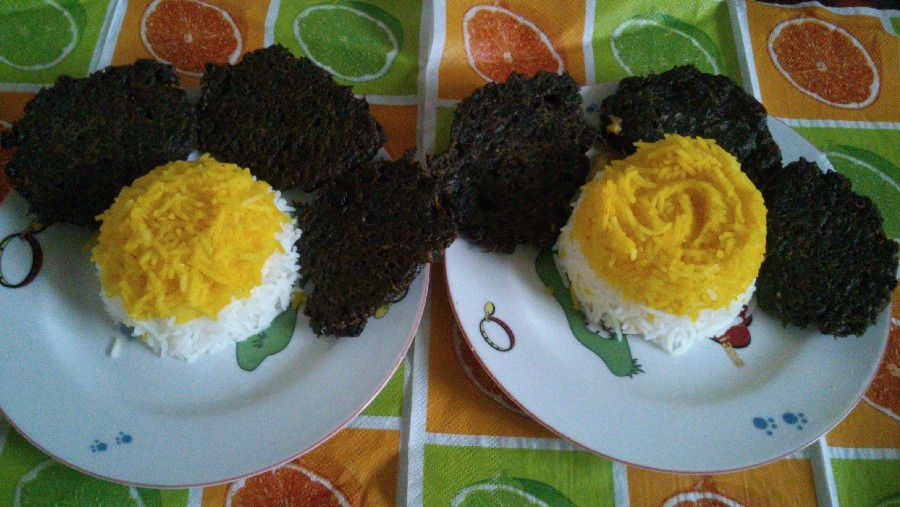 عکس پلو قالبی با کوکو سبزی برای دو دسته گلم