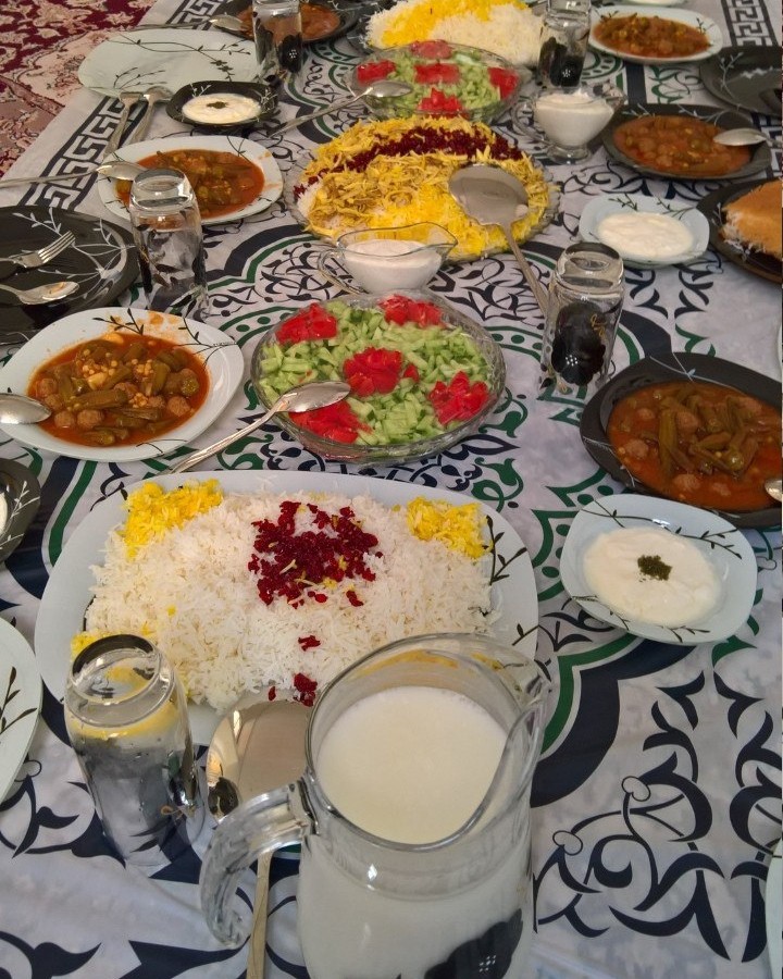 عکس خورشت بامیه با برنج و مرغ