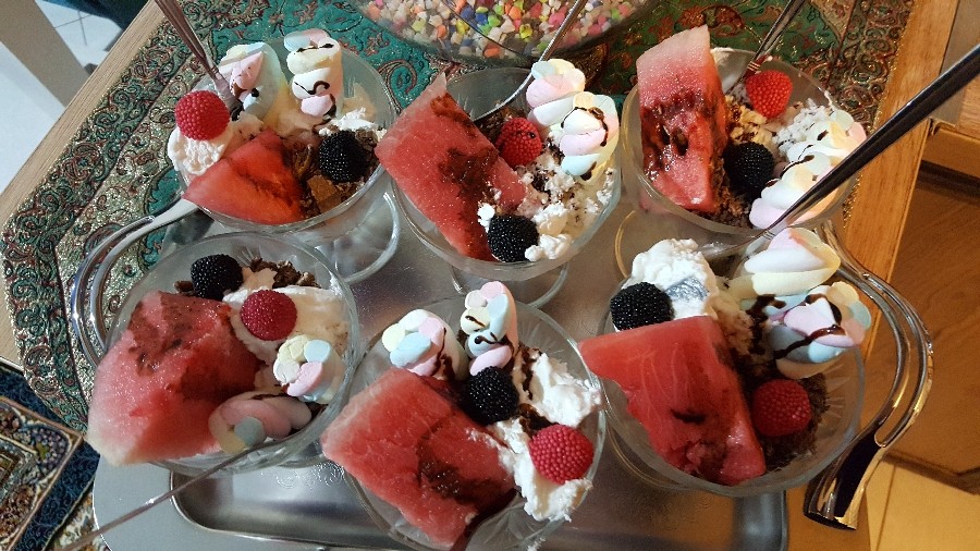 دسر هندوانه و خامه