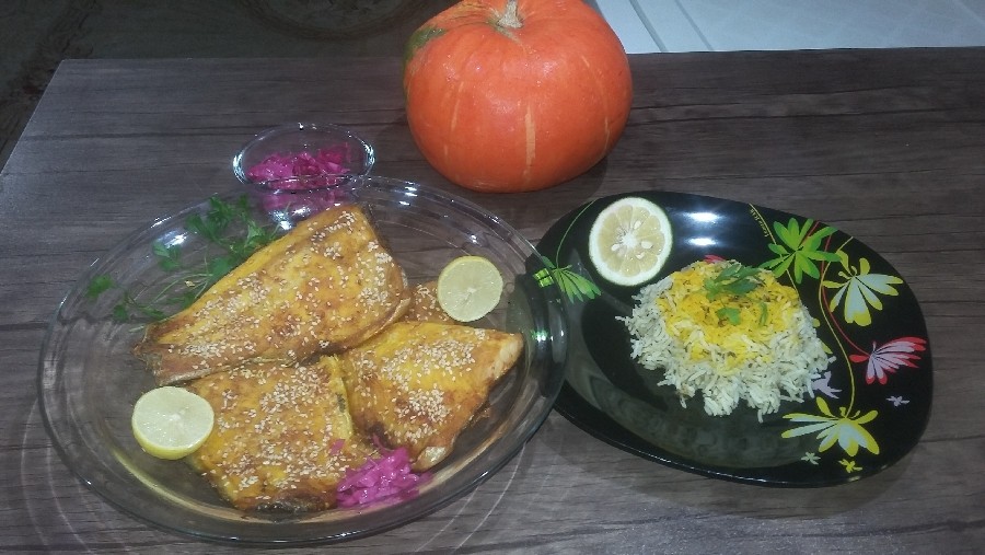 عکس سبزی پلو با ماهی کنجدی